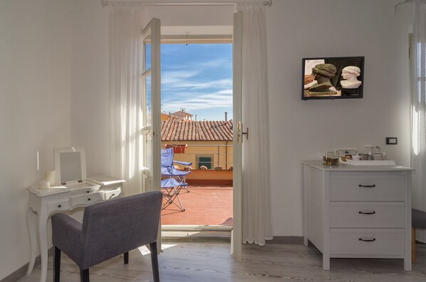 Quadruple Room, Terrace | Desk, blackout drapes, soundproofing, free cribs/infant beds - 7 Rooms (Pisa)