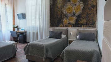 Classic Quadruple Room | Desk, blackout drapes, soundproofing, free cribs/infant beds