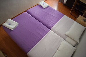 1 chambre, couette en duvet d'oie, bureau, rideaux occultants