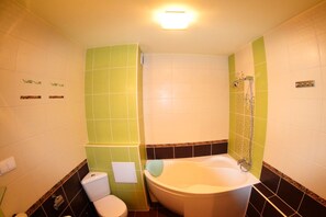 Comfort Apartment, 2 Bedrooms, Balcony, Mountain View | Bathroom | Combined shower/bathtub - Go2Krynica - Czarny Potok (Krynica-Zdroj)
