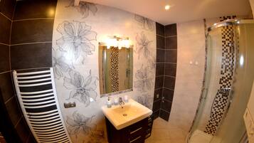 Comfort Apartment, 2 Bedrooms, Balcony, Mountain View | Bathroom