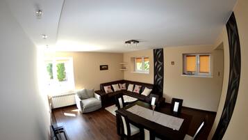 Comfort Apartment, 2 Bedrooms, Balcony, Mountain View | Living room