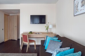 Premium bedding, down duvets, minibar, in-room safe