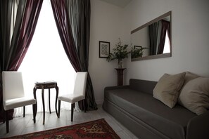 Dobbeltrom | Safe på rommet, skrivebord, strykejern/-brett og wi-fi (inkludert)