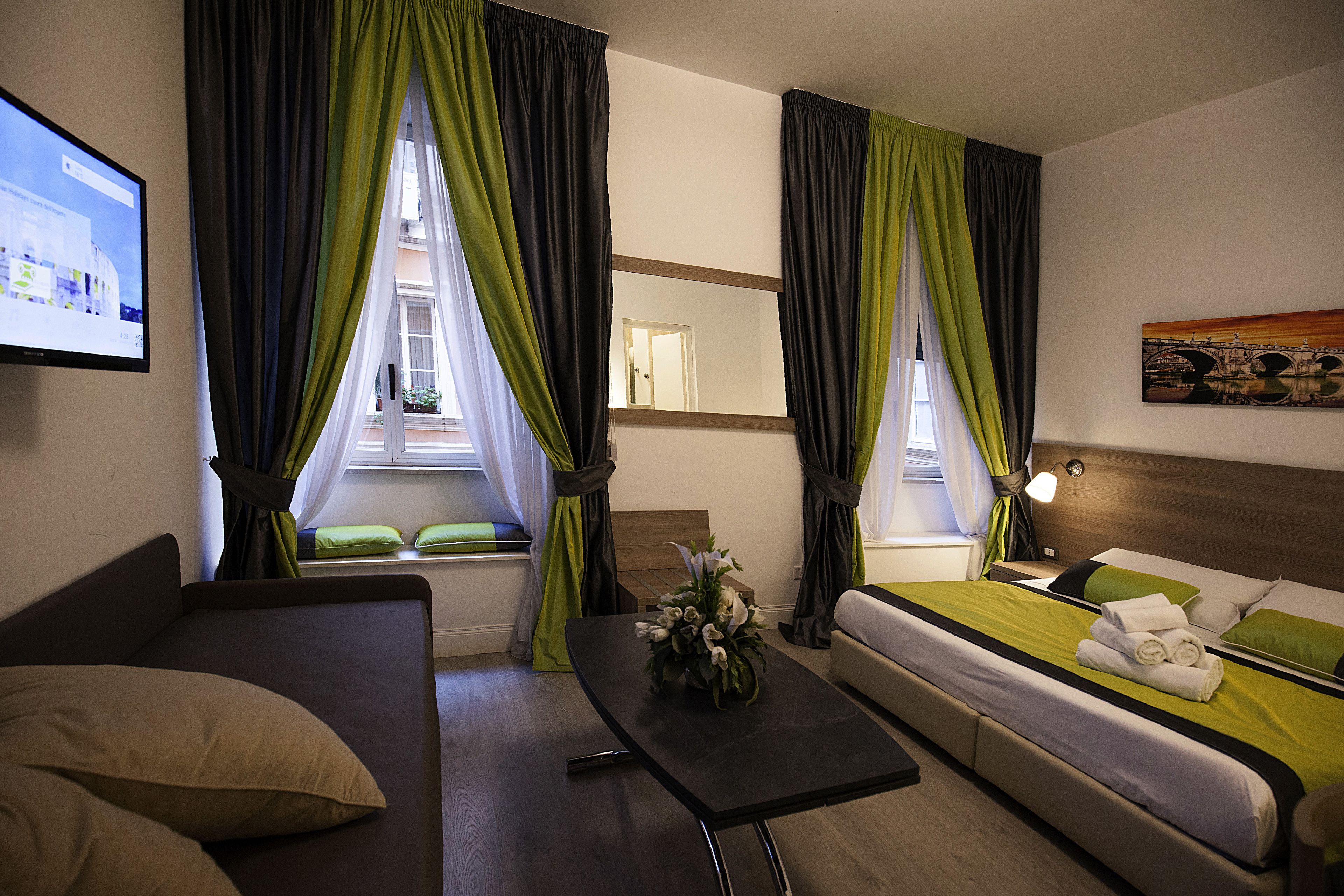 Double Room | In-room safe, desk, iron/ironing board, free WiFi