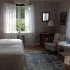 Twin Room, Shared Bathroom, Garden View | Rollaway beds, free WiFi