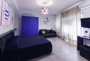 Premium bedding, in-room safe, desk, free WiFi