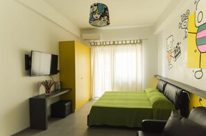 Premium bedding, in-room safe, desk, free WiFi