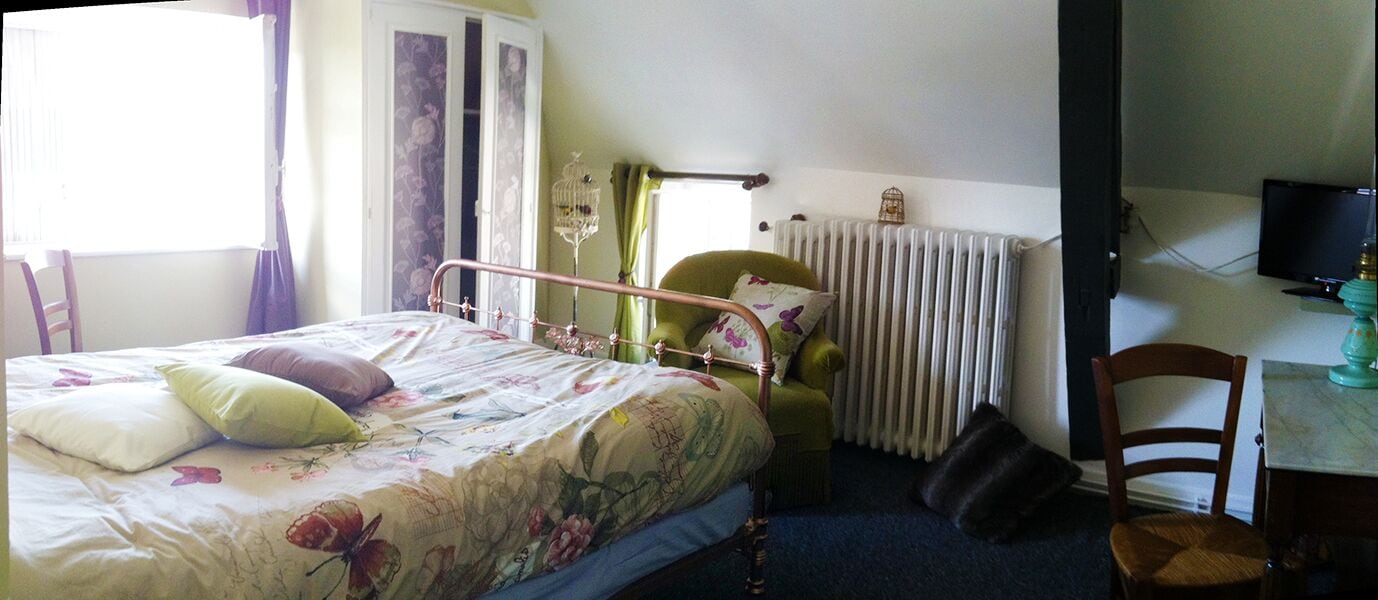 Romantisk dobbeltrom, eget bad | Skrivebord, strykejern/-brett, wi-fi (inkludert) og sengetøy