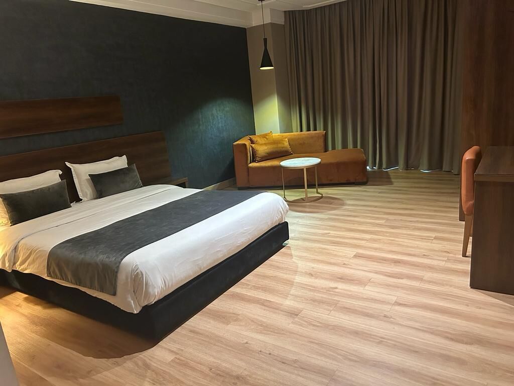 junior room | 1 bedroom, minibar, in-room safe, desk