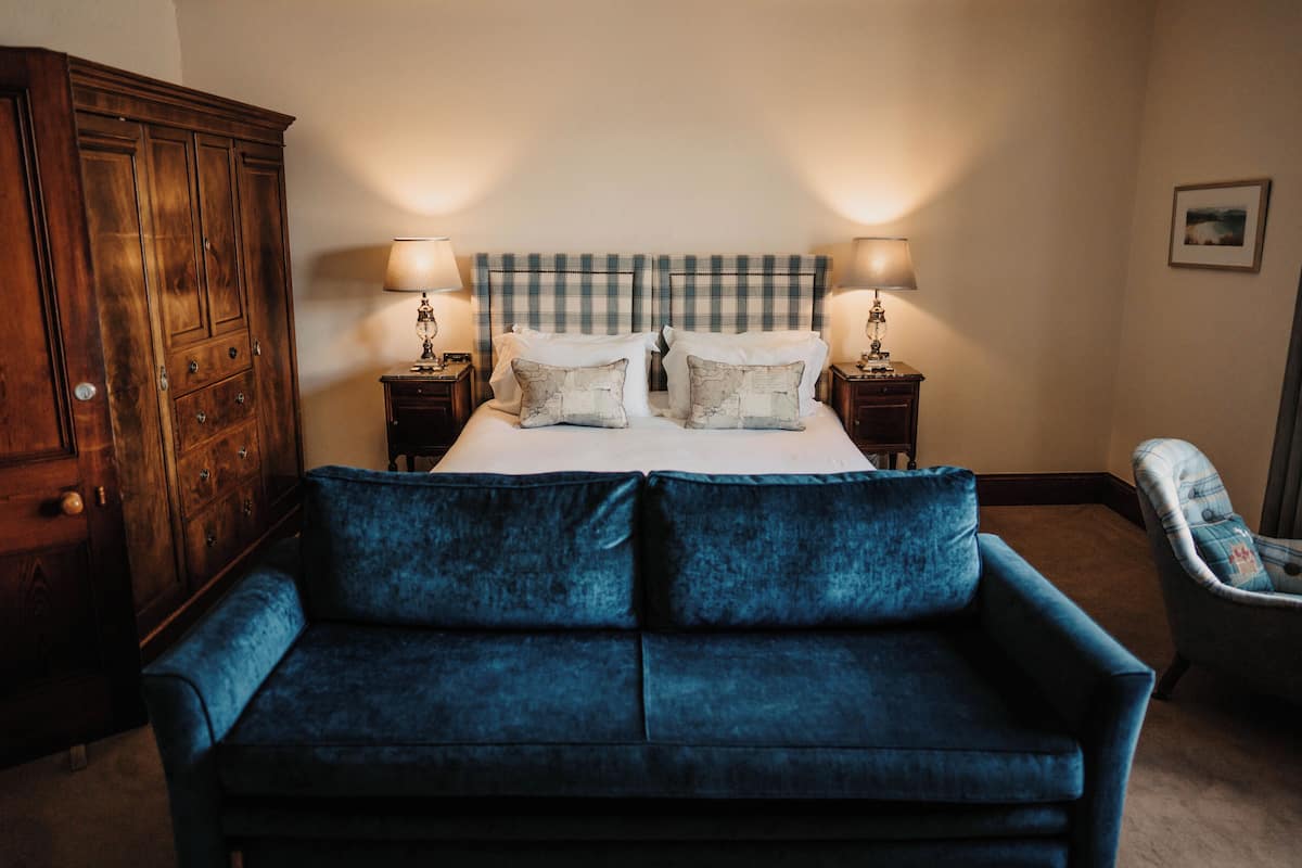 1 chambre, fer et planche à repasser, draps fournis
