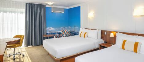 Ropa de cama de alta calidad, colchones con pillow-top y escritorio