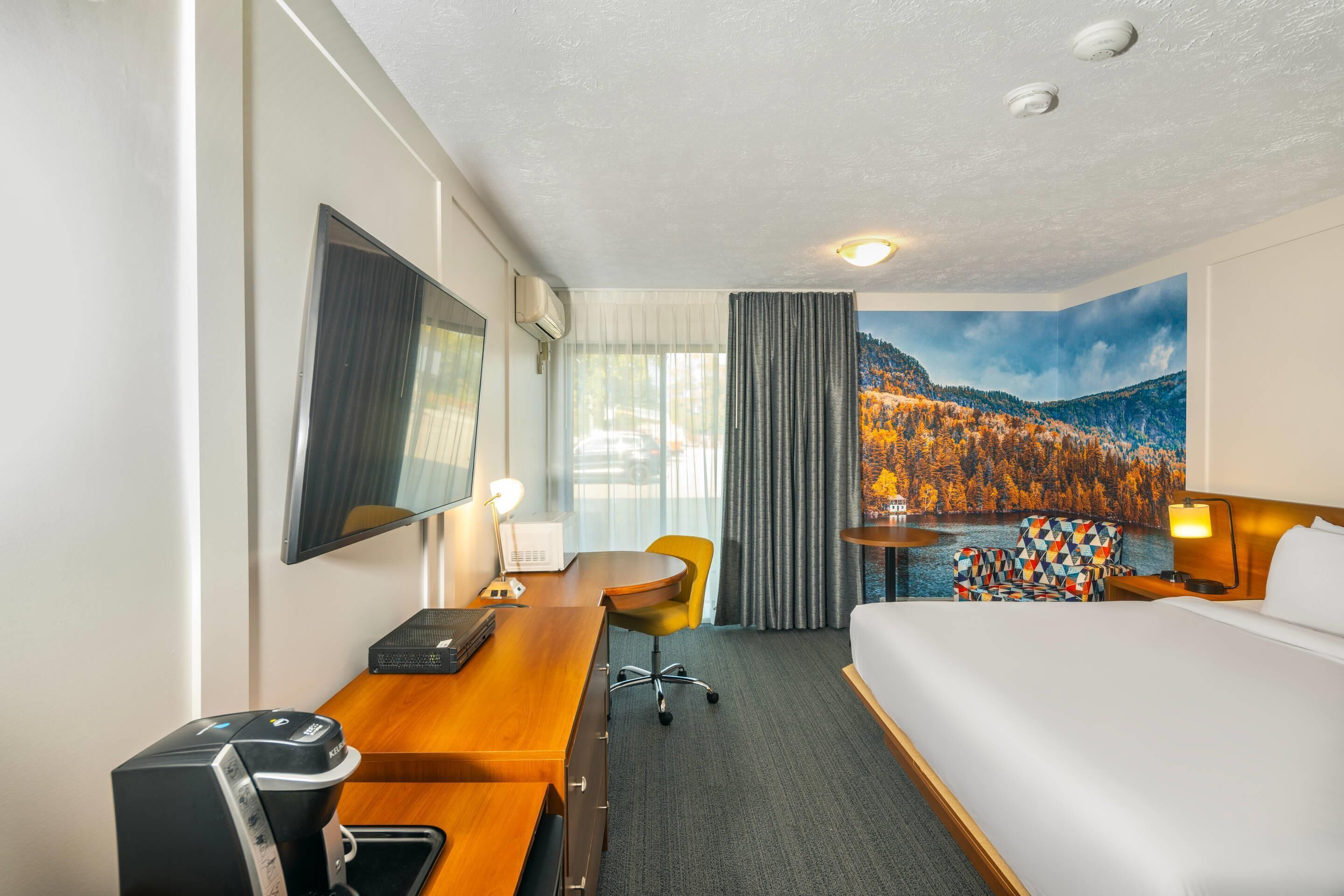 Chambre, 1 très grand lit, accessible aux personnes à mobilité réduite, non-fumeur | Literie de qualité, lit avec matelas à plateau-coussin, bureau