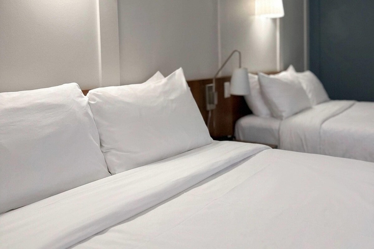Literie de qualité supérieure, surmatelas, bureau