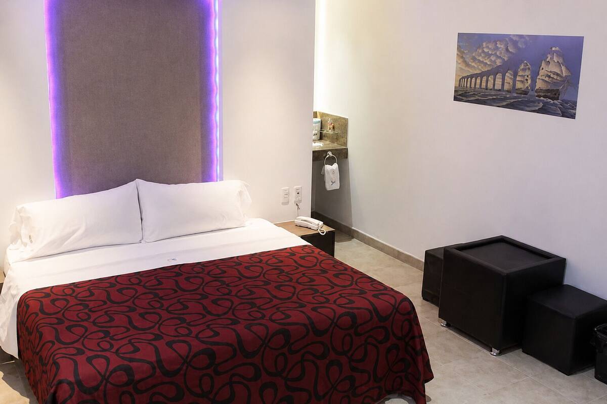 Romantic Suite, 1 King Bed, Hot Tub | Premium bedding, in-room safe, iron/ironing board (on request)