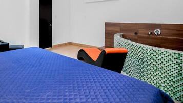 Romantic Suite, 1 King Bed, Hot Tub | Premium bedding, in-room safe, iron/ironing board, free WiFi