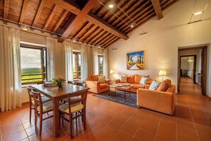 Deluxe Suite | Living area | Flat-screen TV - Wine Relais in Montecucco (Cinigiano)