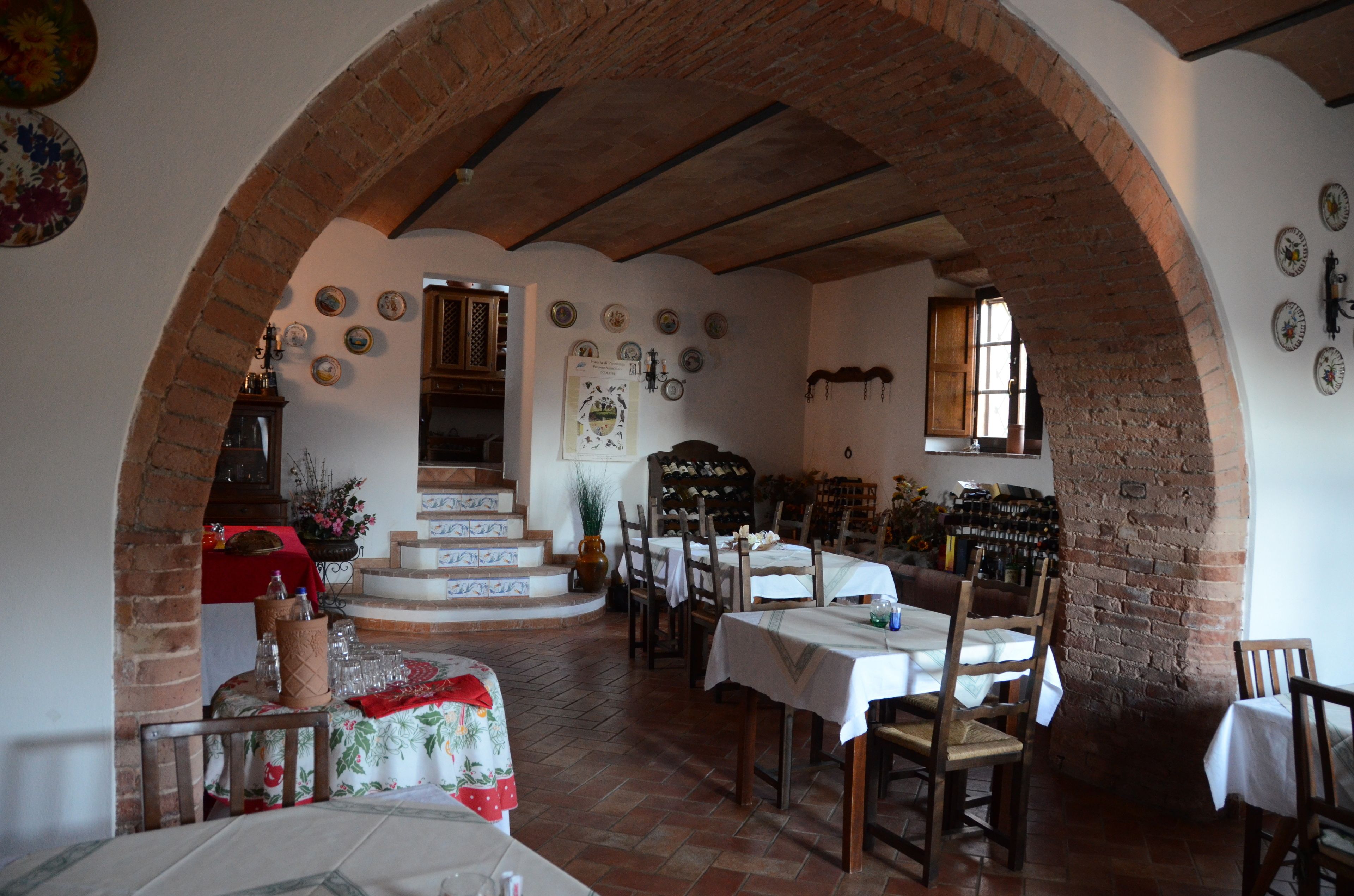 Se sirven cenas y cocina regional 