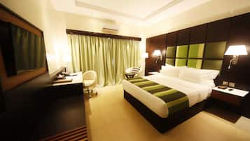 Executive Room | 1 bedroom, premium bedding, minibar, in-room safe