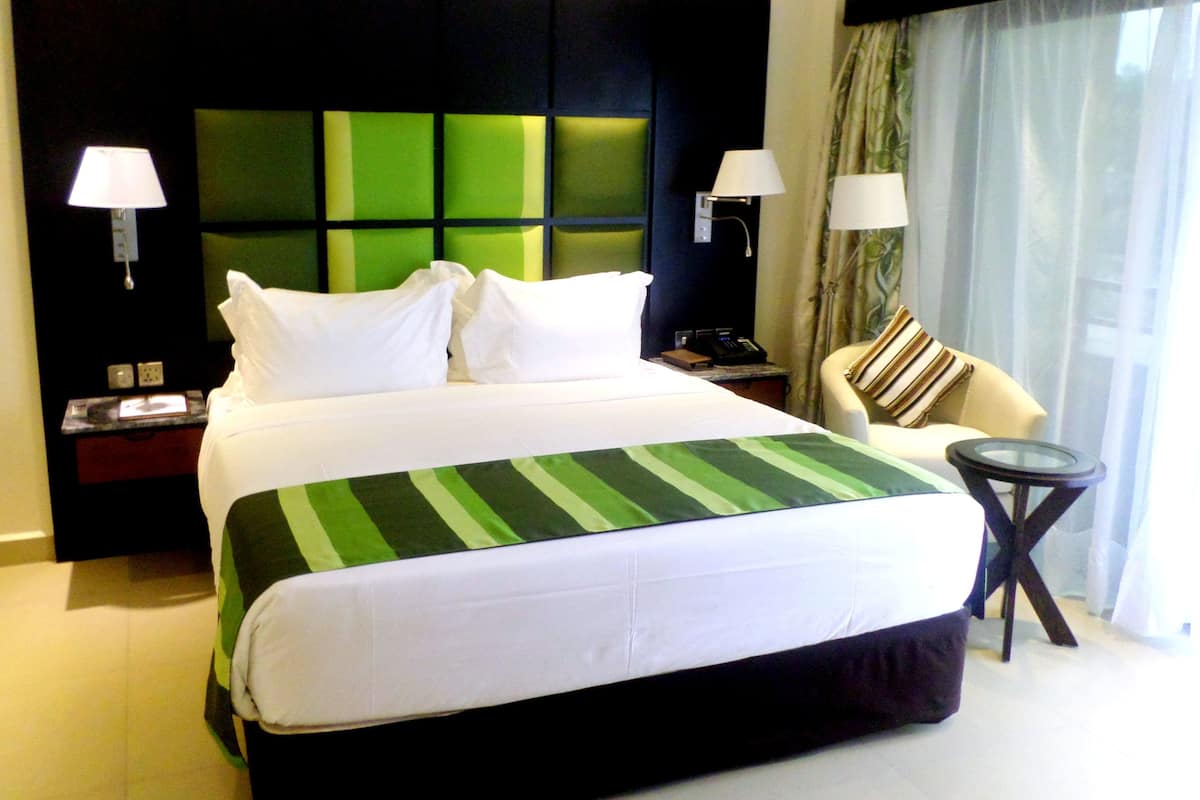 junior suite | 1 bedroom, premium bedding, minibar, in-room safe