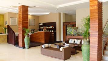 Área de estar no saguão