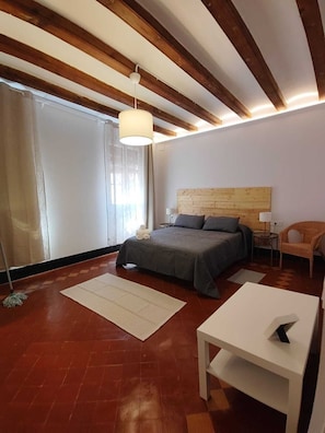 Twin Room, Shared Bathroom