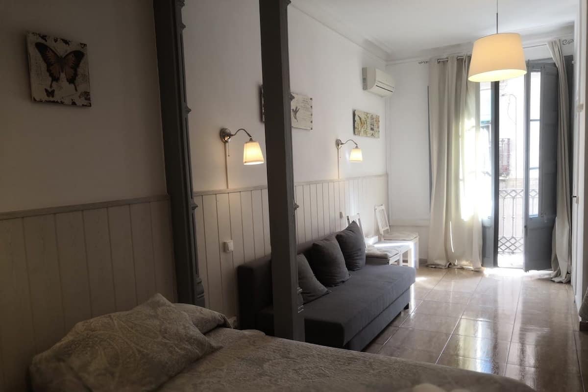 Blackout drapes, WiFi (free), bed sheets