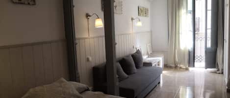 Cortinas blackout, wifi gratis y ropa de cama