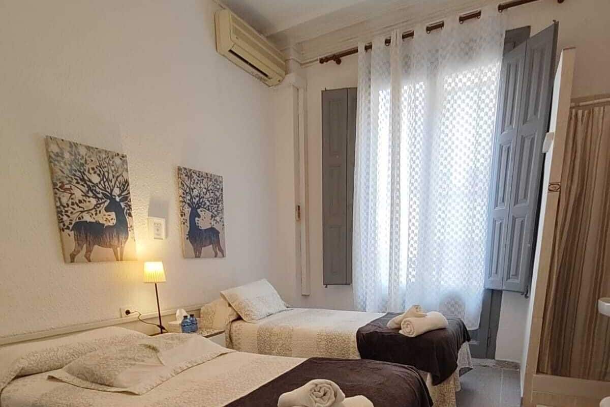 Double Room, Shared Bathroom | Blackout drapes, WiFi (free), bed sheets