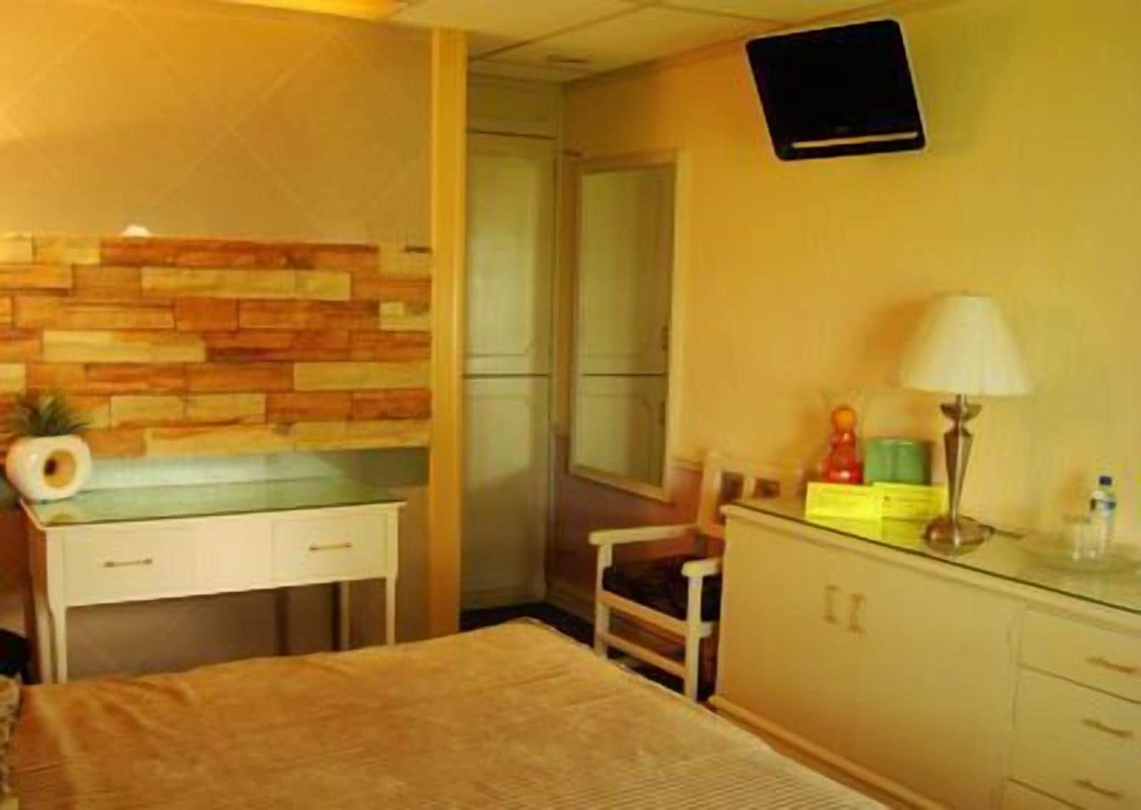 standard room, 1 king bed | desk, free wifi, bed sheets