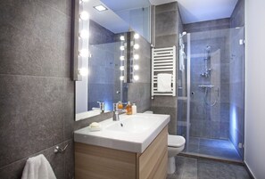 Appartement Luxe, plusieurs chambres, vue ville, dans la tour | Salle de bain