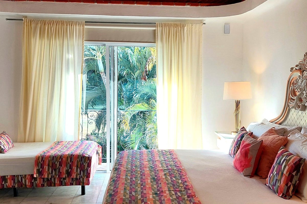 Junior Suite, 1 King Bed, Pool View | Premium bedding, in-room safe, blackout drapes, iron/ironing board