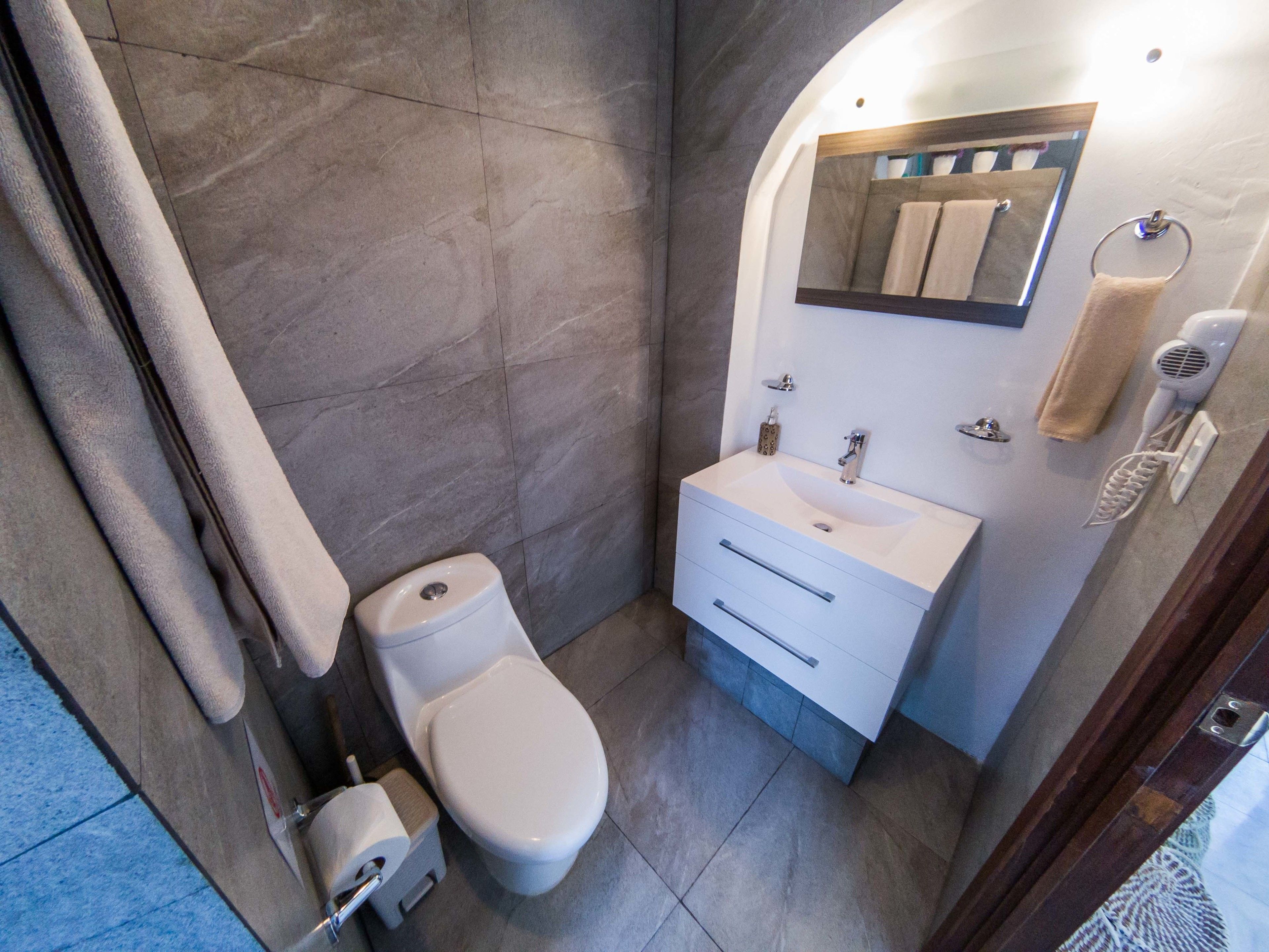 signature room | bathroom | free toiletries, hair dryer, bathrobes, towels