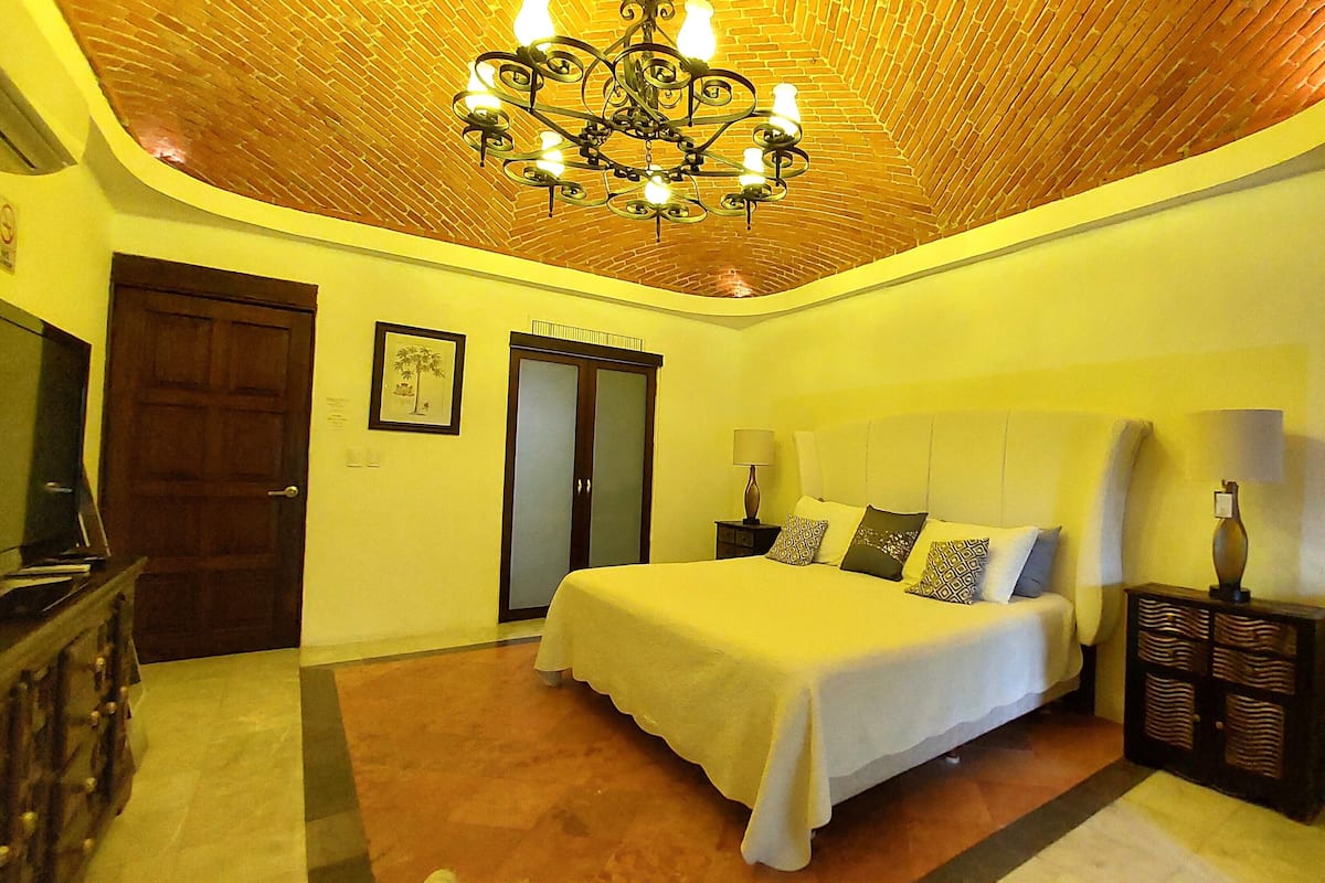 Premium Room, Pool View | Premium bedding, in-room safe, blackout drapes, iron/ironing board