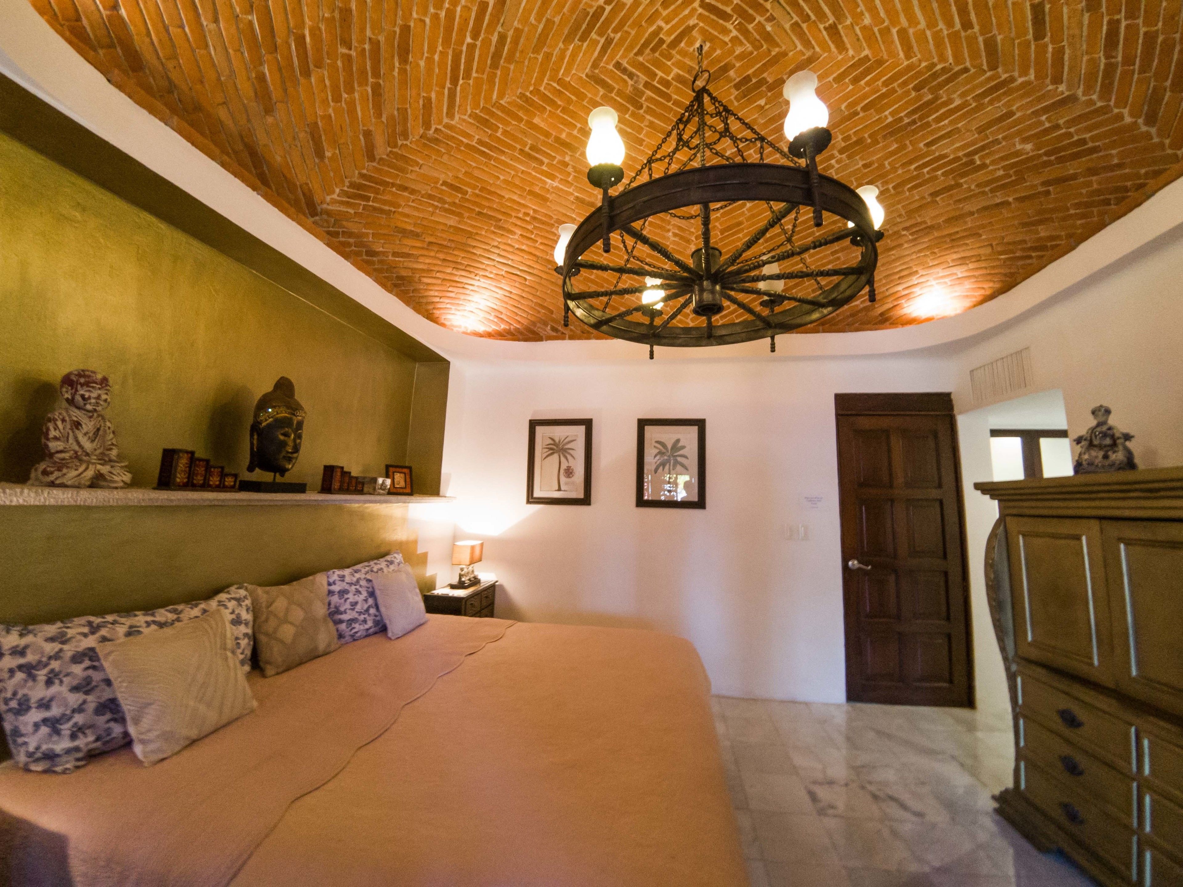 family room | premium bedding, in-room safe, blackout curtains, iron/ironing board