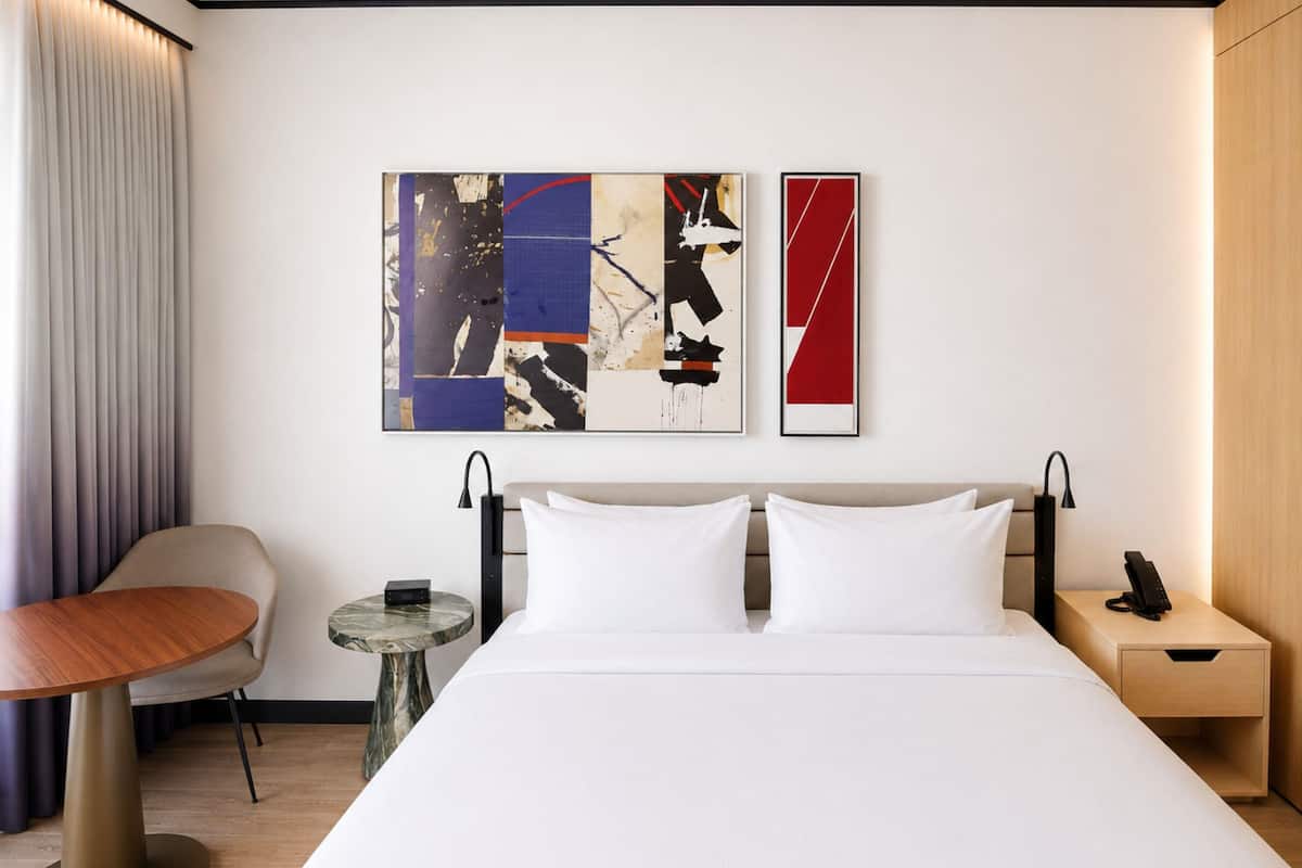 Premium bedding, in-room safe, blackout drapes, soundproofing