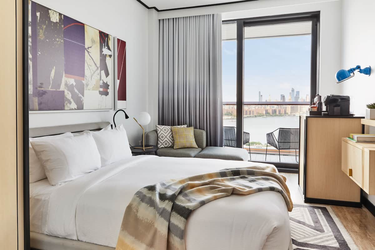 Premium bedding, in-room safe, blackout drapes, soundproofing