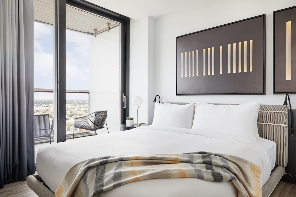 premium bedding, in-room safe, blackout curtains, soundproofing