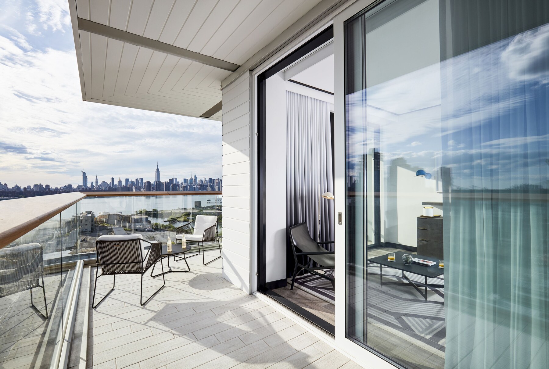 Suite, 1 Queen Bed, Balcony, Corner (Gotham) | Balcony