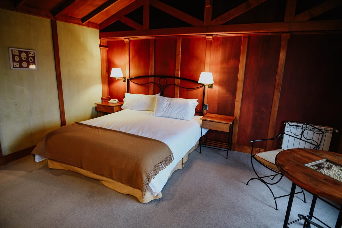 Luxe beddengoed, een minibar, een kluis op de kamer, een bureau