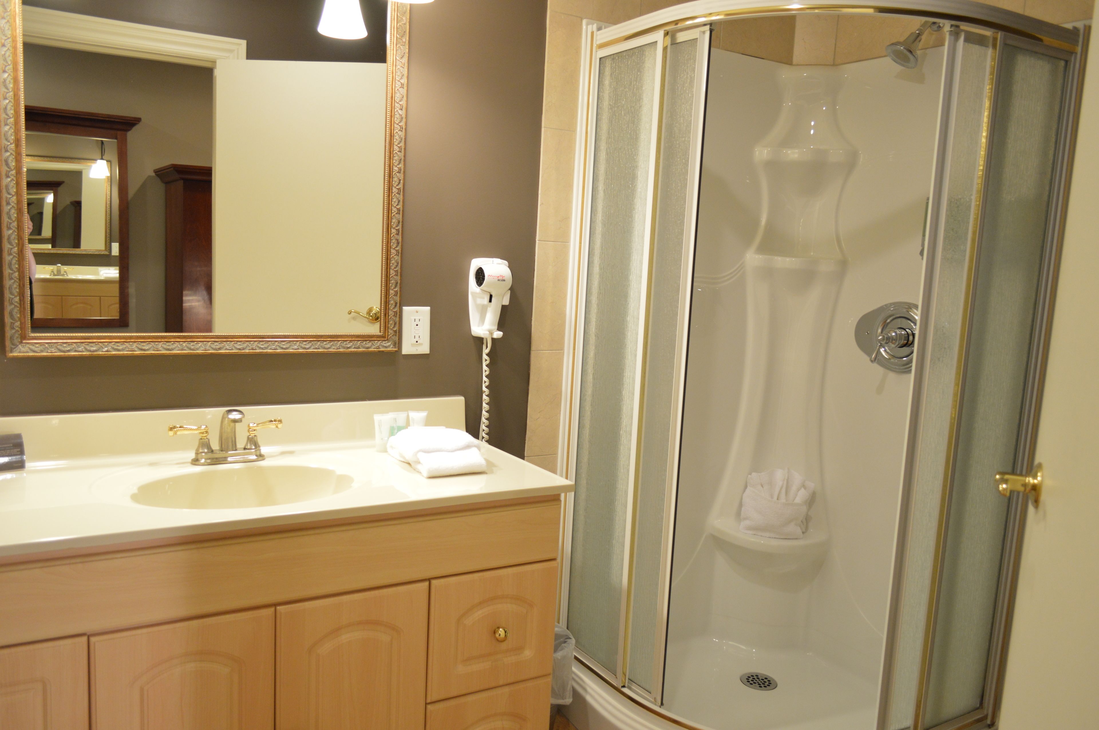 junior suite | bathroom | hair dryer, towels, soap, shampoo