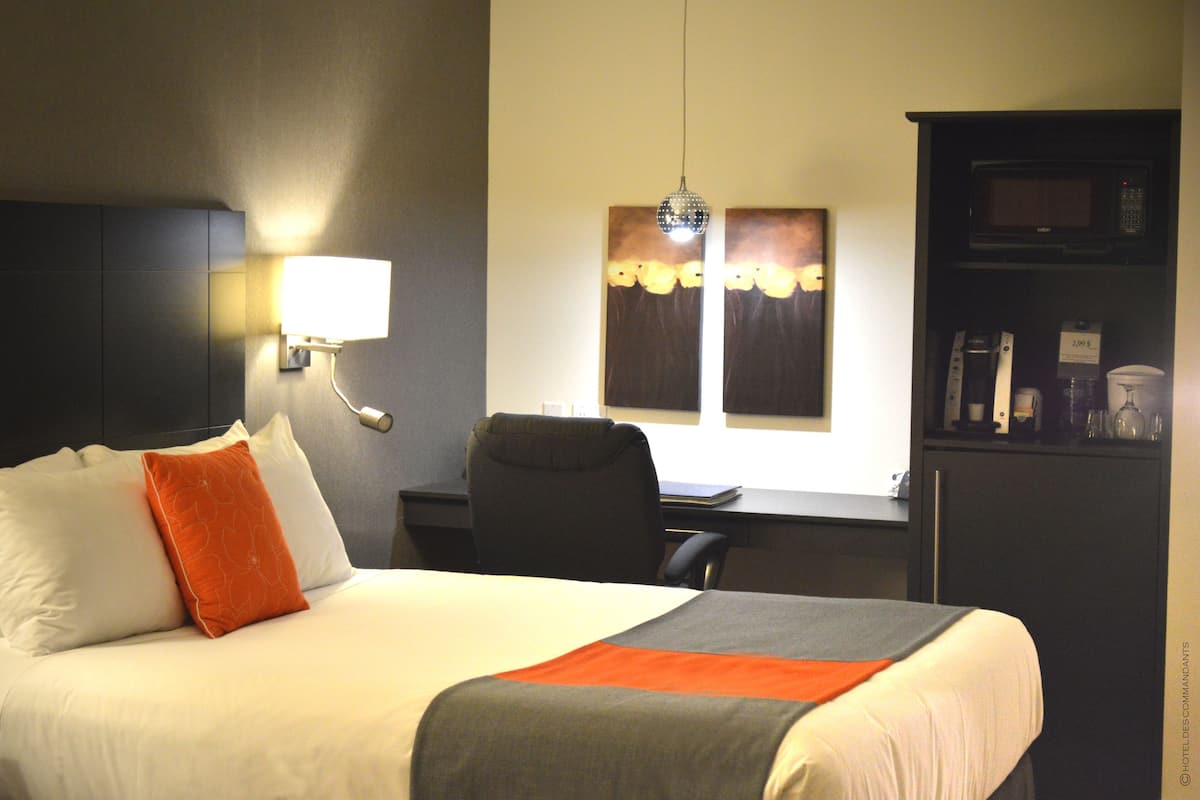 Design Room, 2 Queen Beds, Refrigerator & Microwave | Premium bedding, desk, blackout drapes, soundproofing