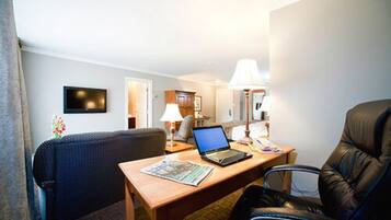 Deluxe-huone, 1 suuri parisänky ja vuodesohva, näköala lahdelle | Näkymä huoneesta