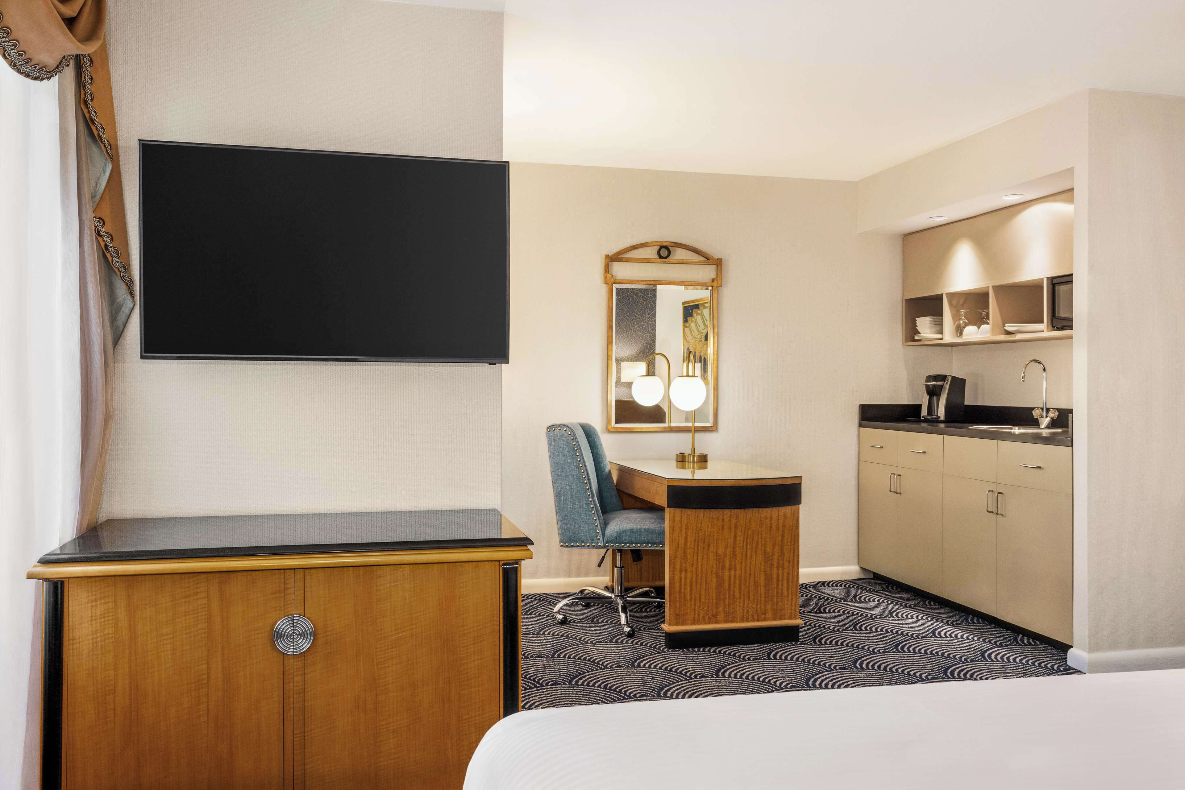 standard room, 2 double beds, non smoking, kitchenette | private kitchenette | fridge, coffee/tea maker