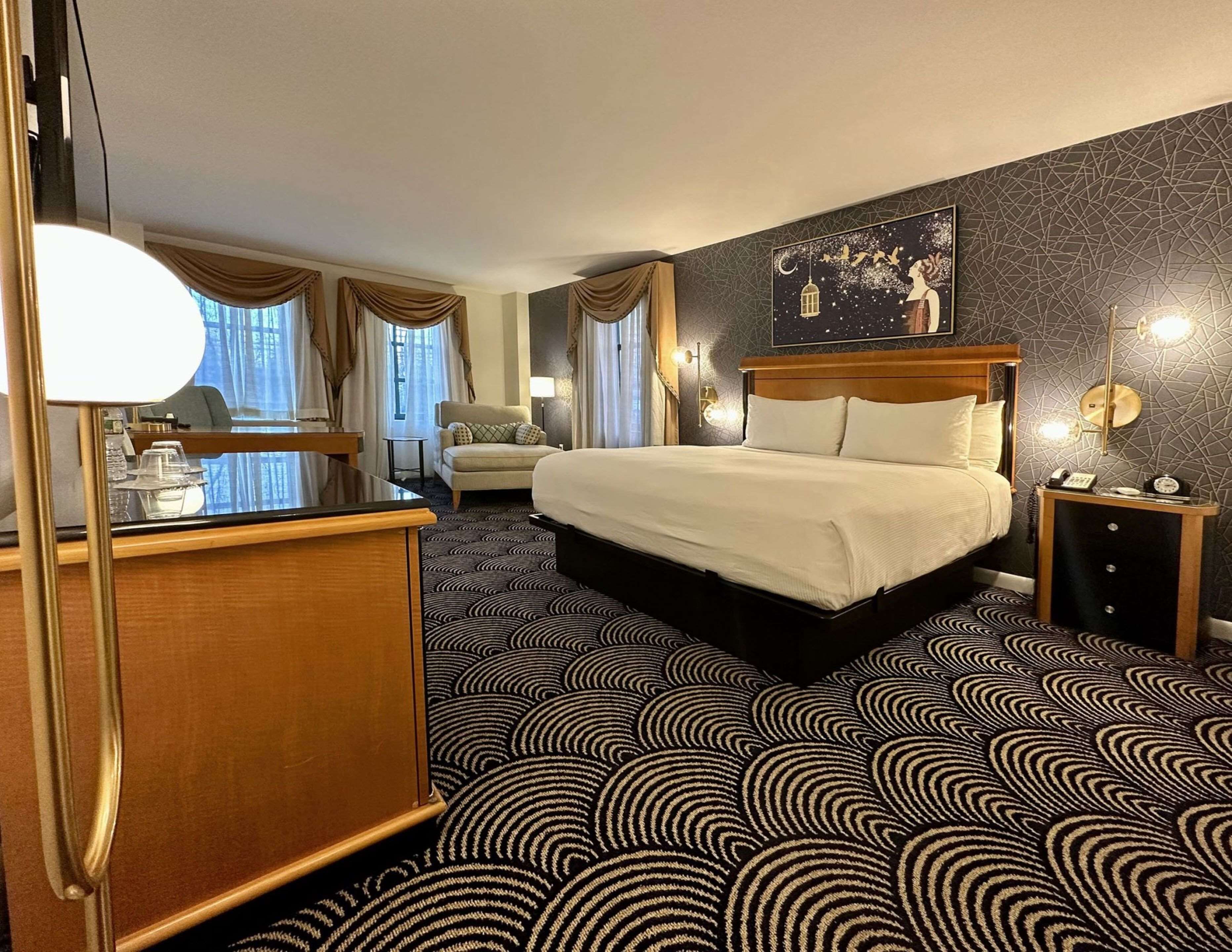 standard room, 1 king bed, non smoking, jetted tub | frette italian sheets, premium bedding, pillow-top beds, in-room safe