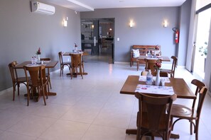 Breakfast and dinner served - Alfa Hotel Teresina (Teresina)