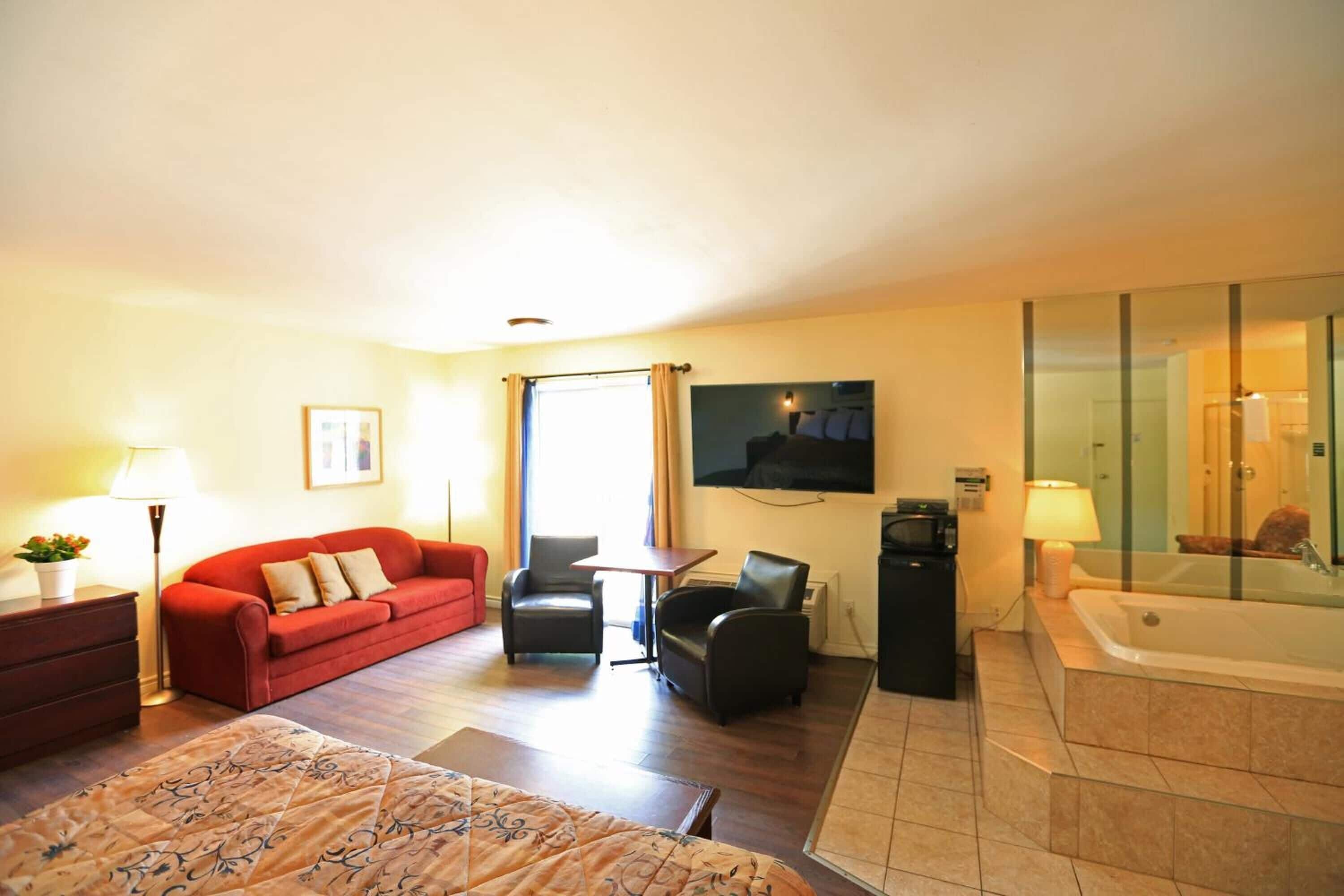 deluxe suite, 1 king bed with sofa bed, jetted tub (hotel) | desk, laptop workspace, iron/ironing board, free wifi