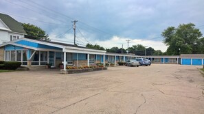 Front of property - Blue Haven Motel (Osceola)
