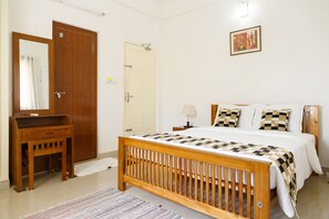 Soundproofing, rollaway beds, free WiFi