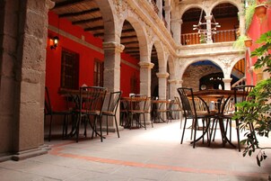 Frühstück und Abendessen, regionale Küche